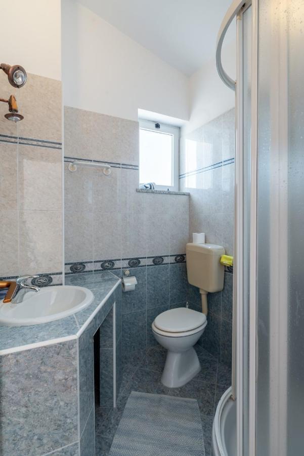 Apartments With A Parking Space Lopar, Rab - 14070 Exterior foto